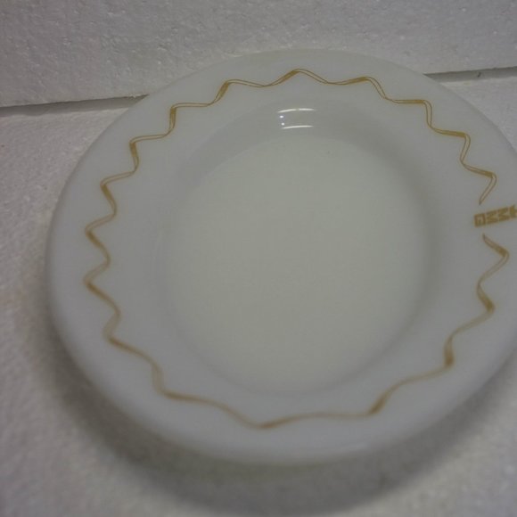 Vintage Pyrex Tableware Milk Glass MMG Oval Platter Gold Ribbon Pattern - Picture 4 of 6